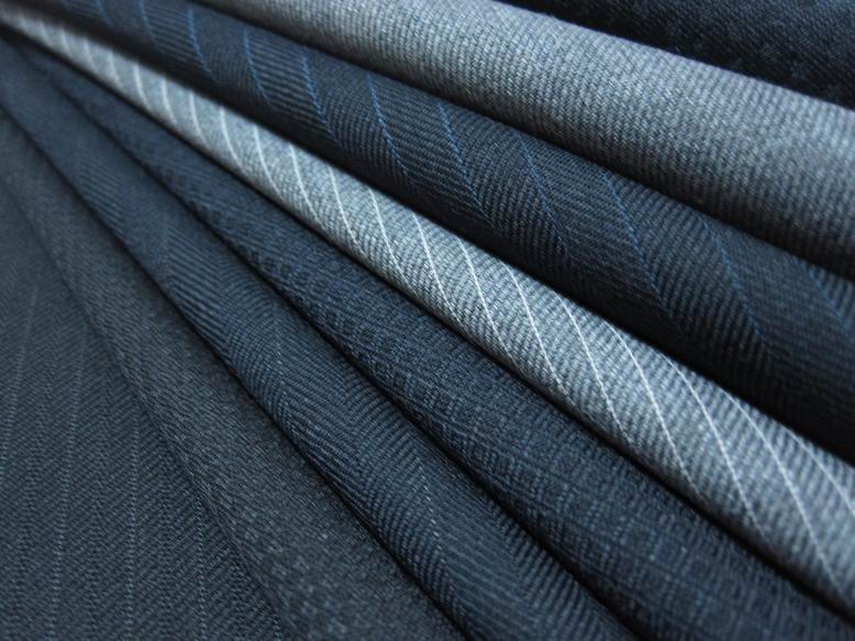 Worsted wool fabric