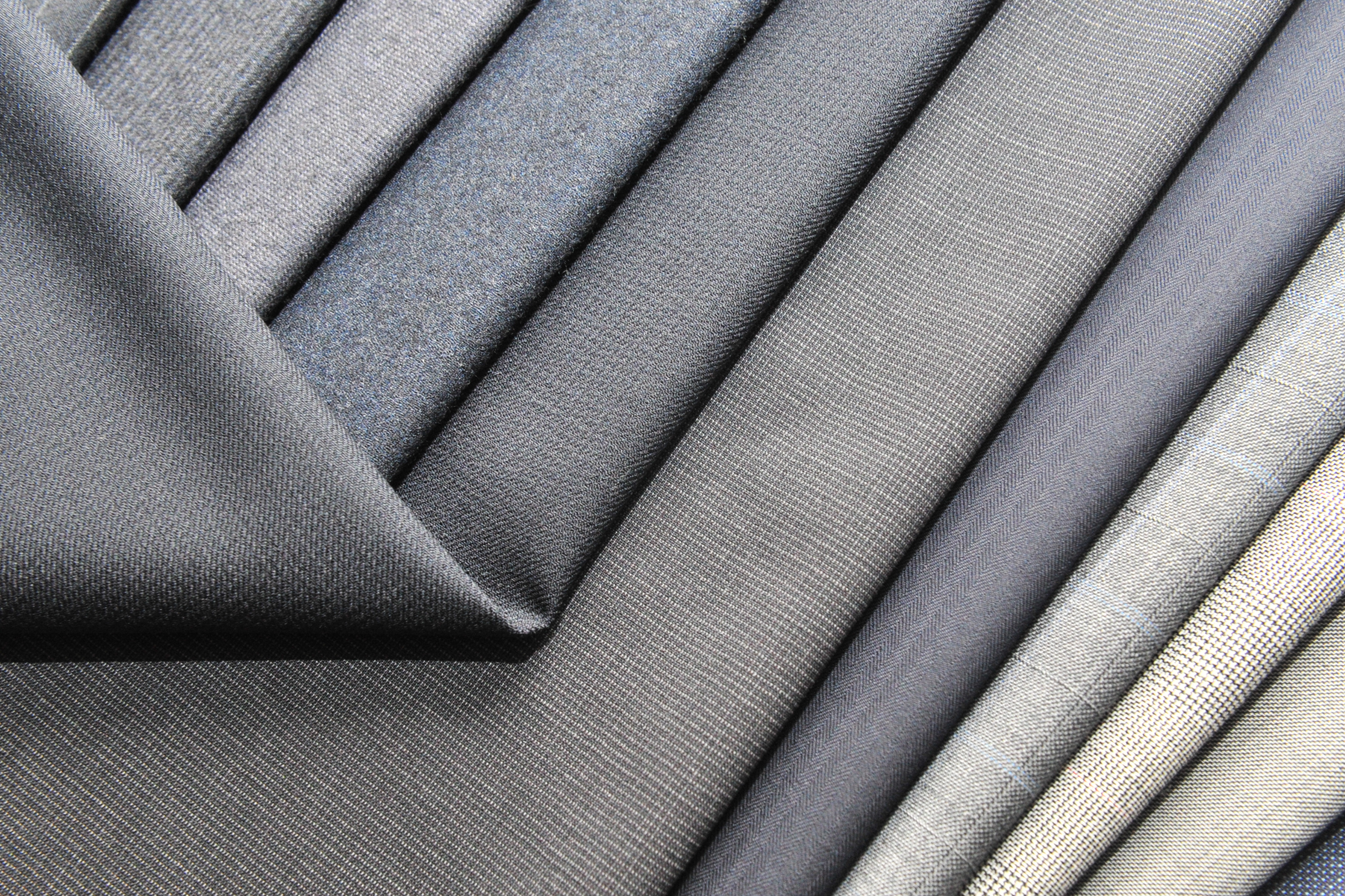 Worsted wool fabric